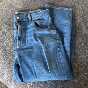 Never worn American Eagle mom cut blue jeans